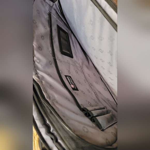 Swiss Gear By Wenger Laptop Shoulder Strap Messenger Bag Black 17.5 x 13.5 Inch, - Picture 6 of 11